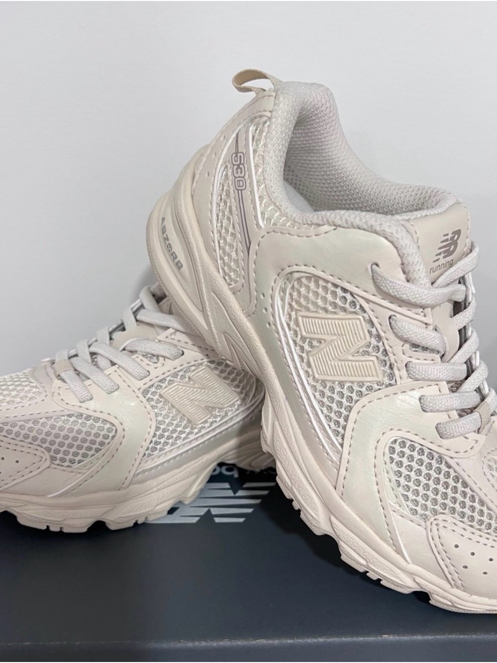 New Balance 530 bungee Athletic Sneakers in beige brown
